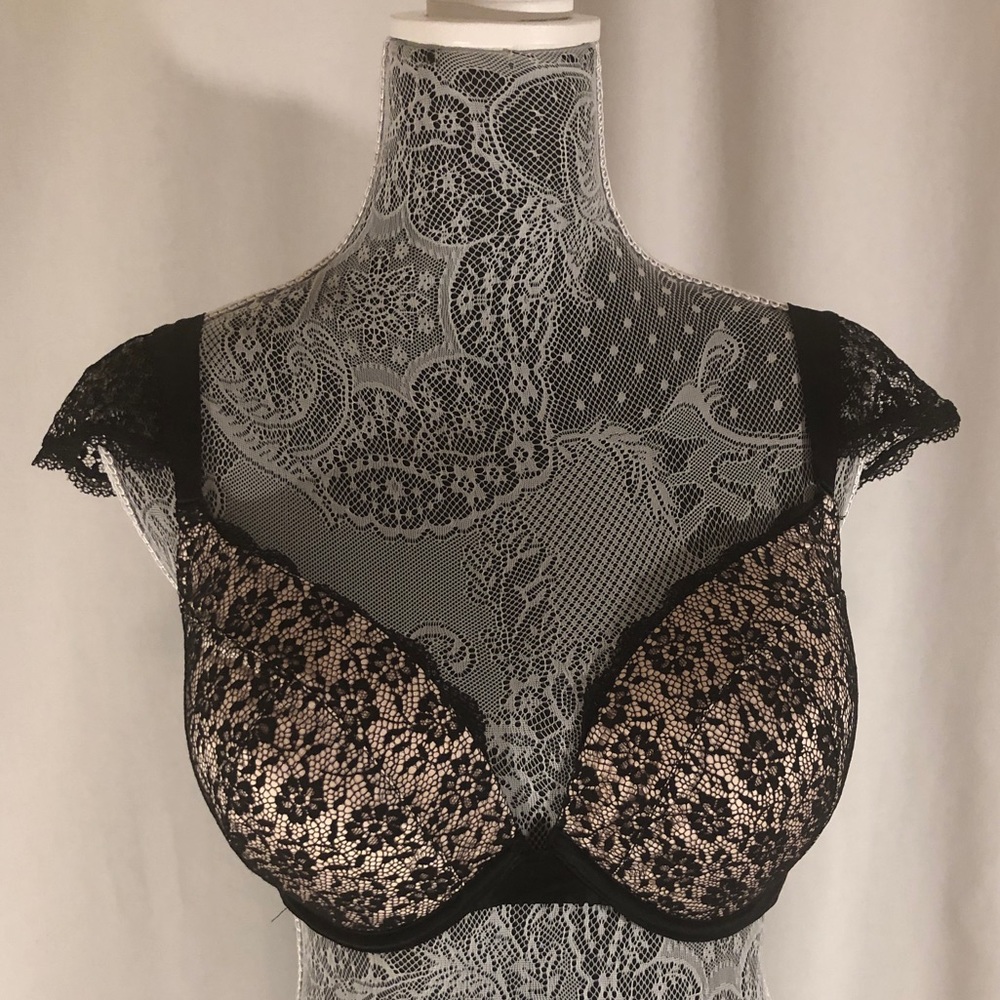 Victoria Secrets Black lace Dream Angels Bra 36DD